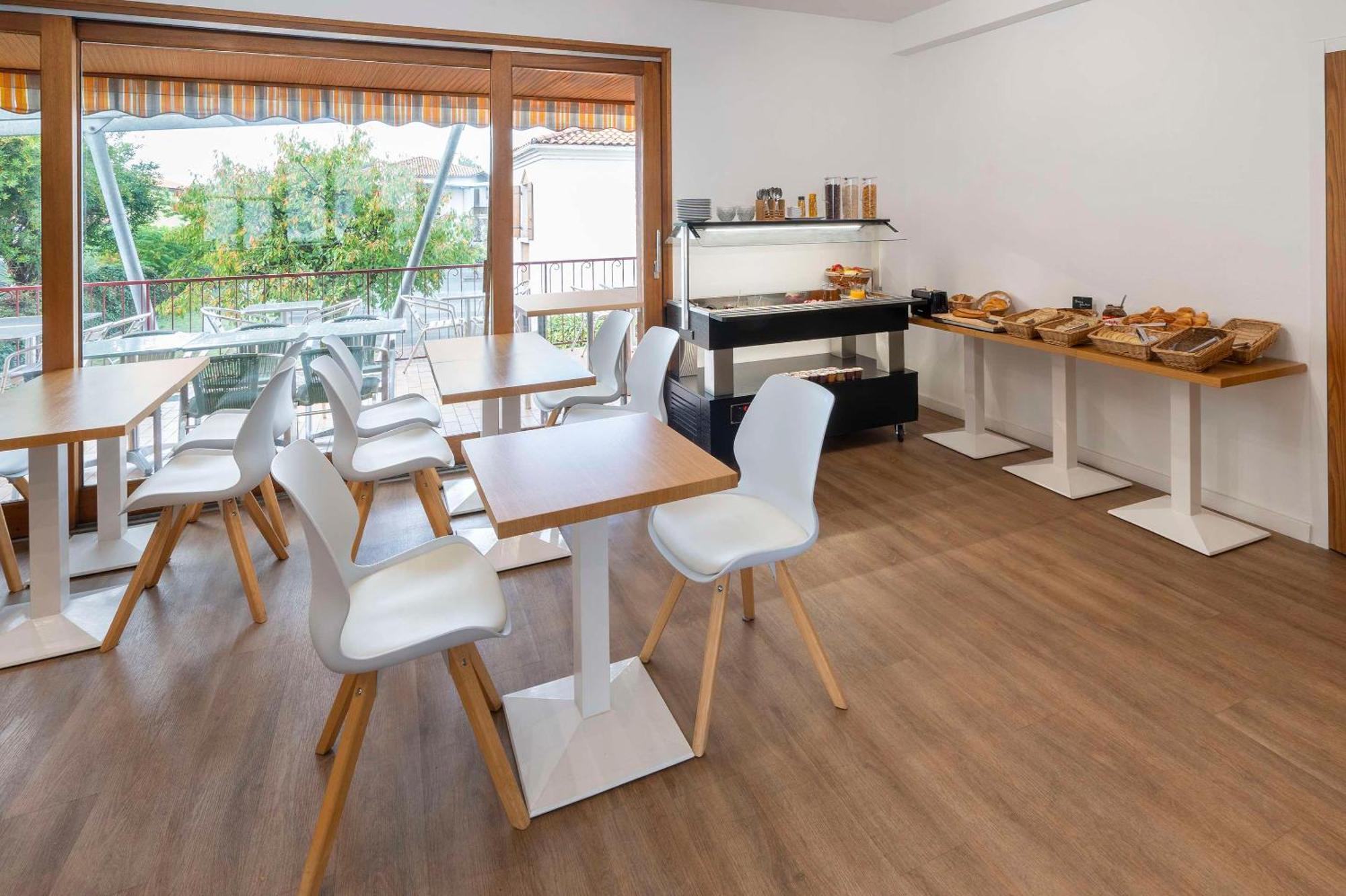 Sure Hotel By Best Western Saintes Buitenkant foto